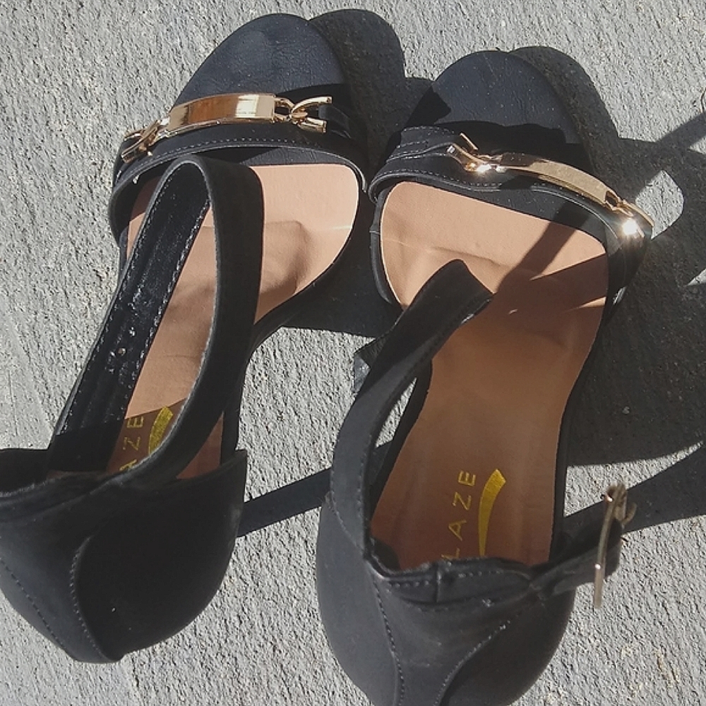 Gold 🥇 Plate Size 8.5 Vintage Ankle-Strap Heels